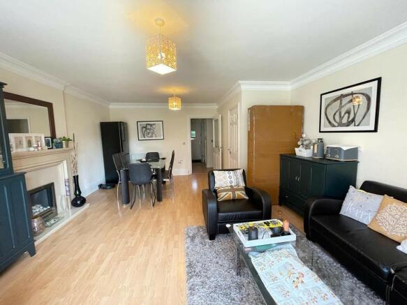 65178_10213100010...