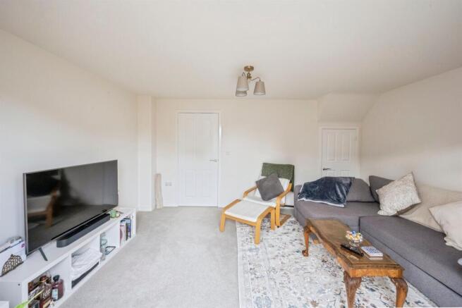 3 bed Semi-Detached for sale Image 8