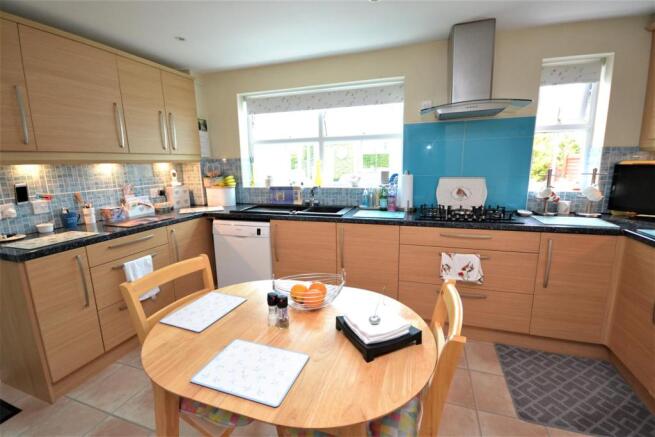 Re-Fitted Kitchen/Breakfast