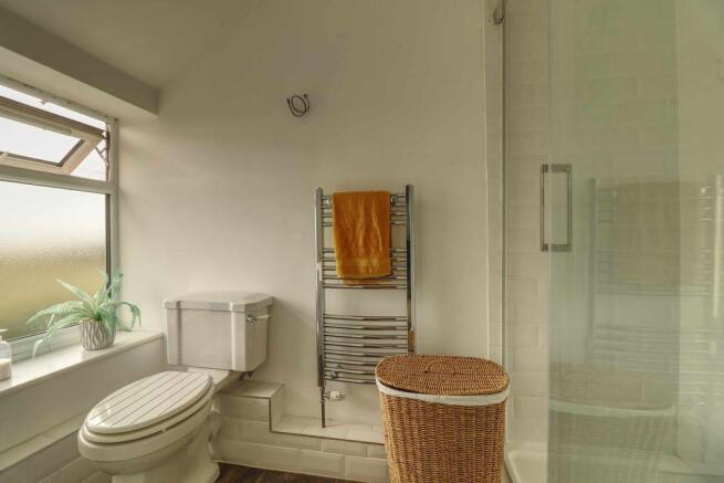 Ensuite to Bed 1