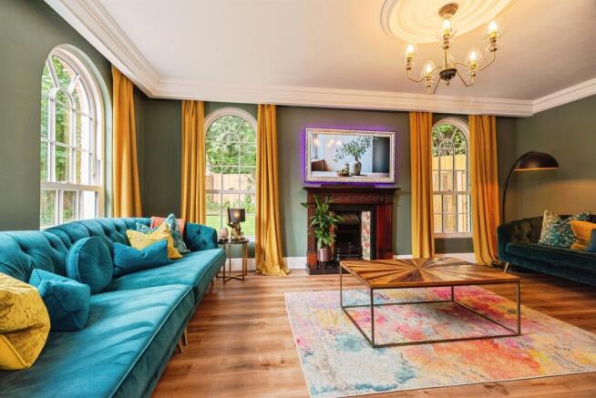 5 bed Detached for sale Image 5