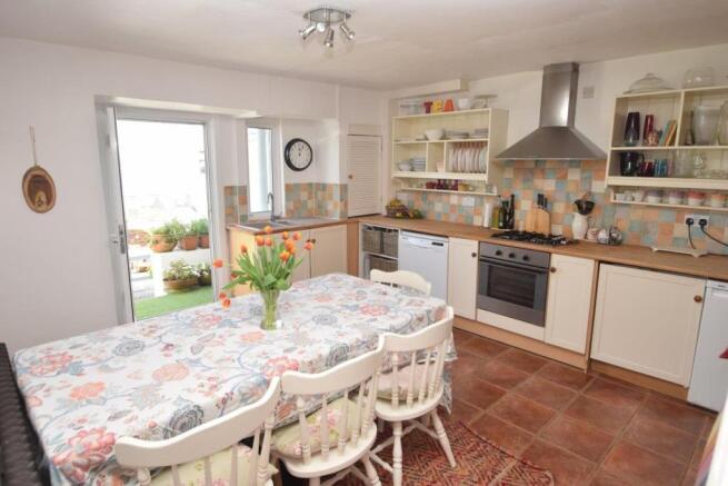 KITCHEN/BREAKFAST RO