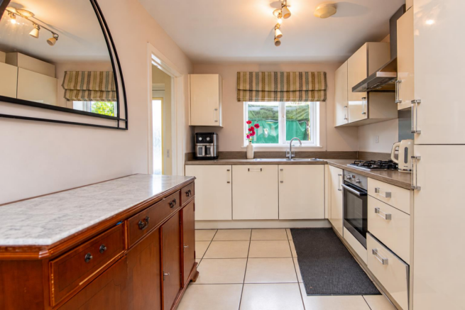 Chimney Crescent, Irthlingborough, Wellingborough photo 3