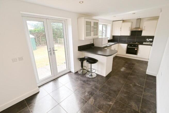 KITCHEN/DINING ROOM