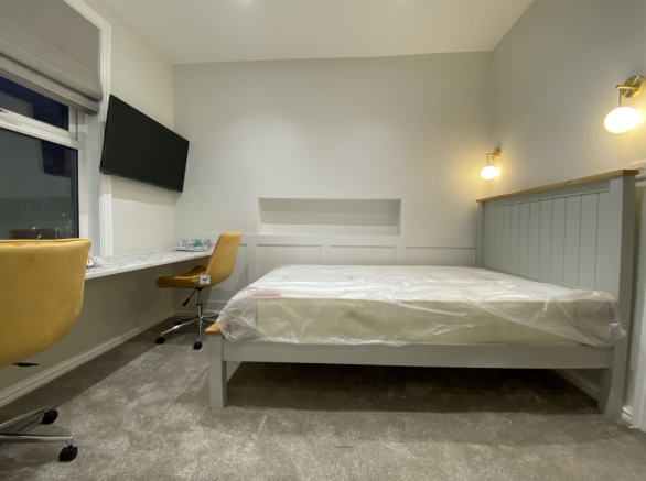 Flat-3-Lenton-Blvd-bedroom-1.png