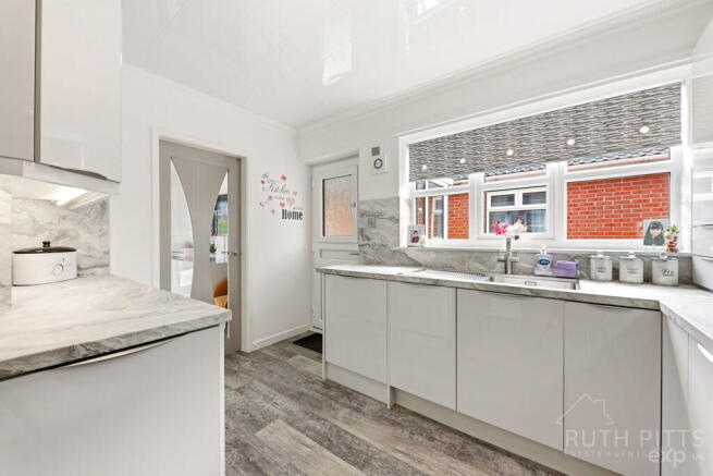 2 bed Detached Bungalow for sale Image 7