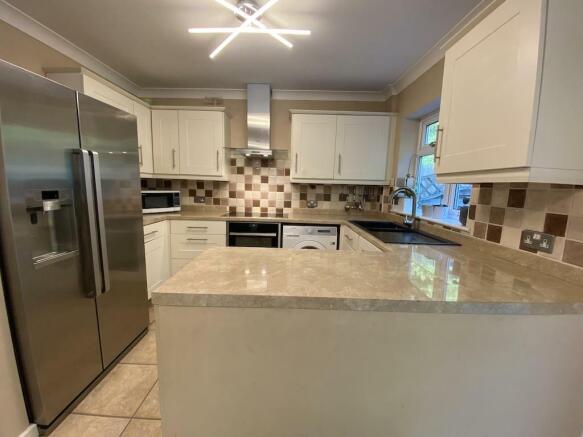 12 - Kitchen.jpg