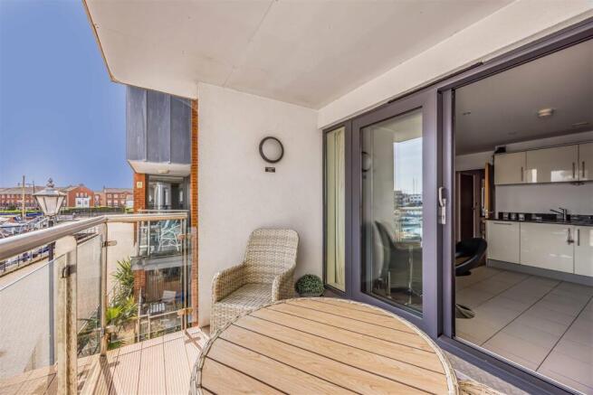 16 Seagers Court, Old Portsmouth-Small-PorticoMark