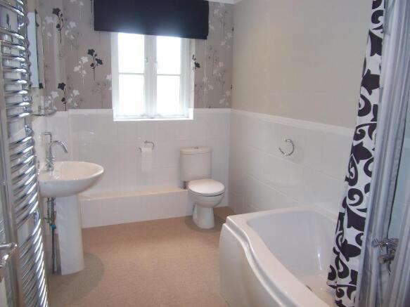 FAMILY BATHROOM
