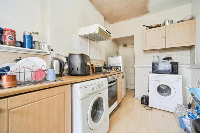3 bed Apartment for sale Image 8