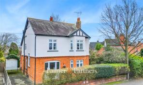 Westbourne, The Causeway, Great Baddow, Chelmsford CM2 7JX