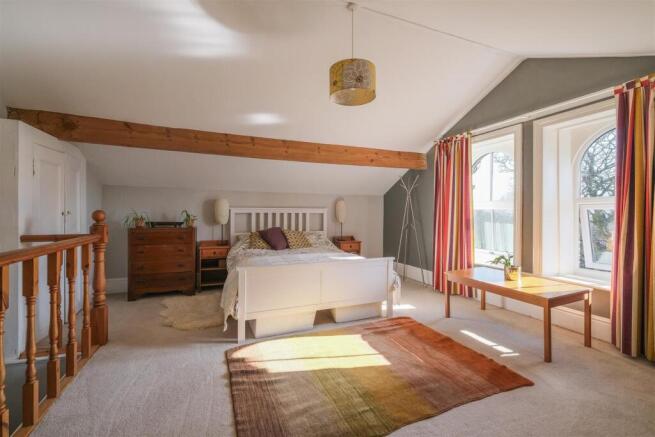 5 bed Terraced for sale Image 12