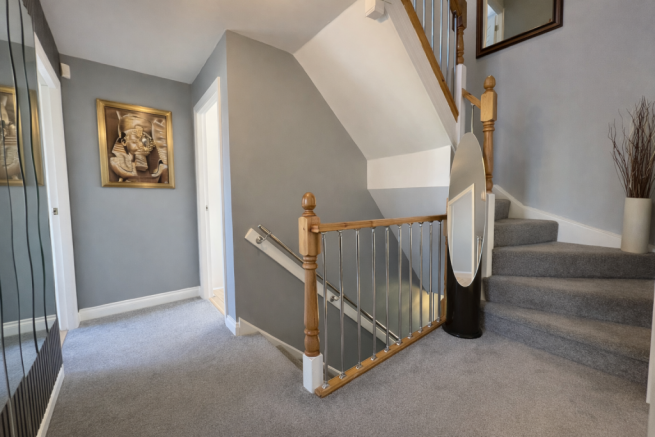 6 bed Detached for sale Image 8