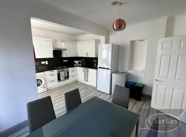 Dining Area & Kitchen