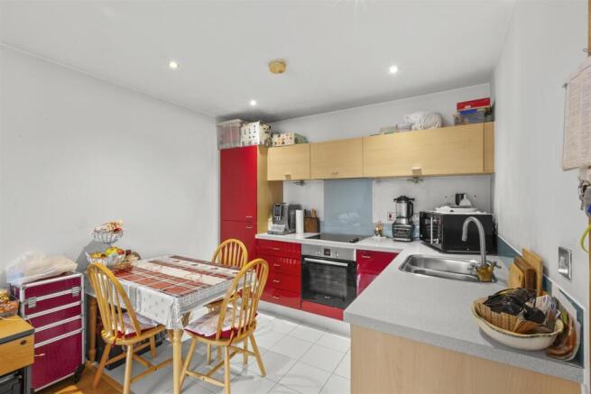 15 Ream Court, Ryemead Boulevard, HP11 1GG-1.jpg