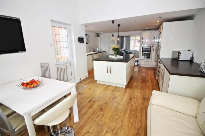 dining kitchen.JPG