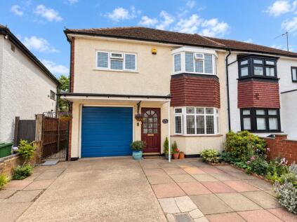 Napsbury Avenue, London Colney, AL2