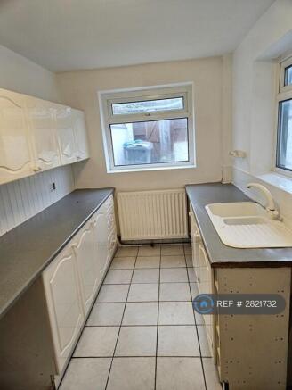 2 bed Terraced to rent Image 6