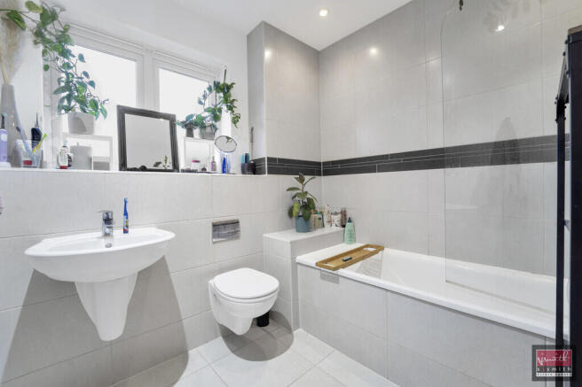 8 Springs bathroo...