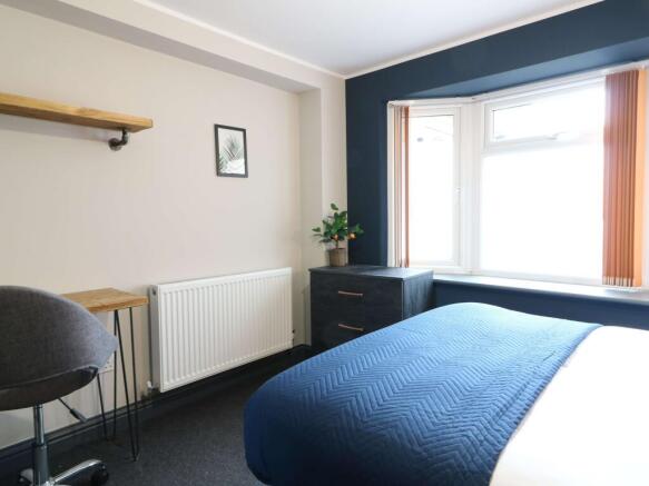 59 warburg crescent Room 2 3.JPG