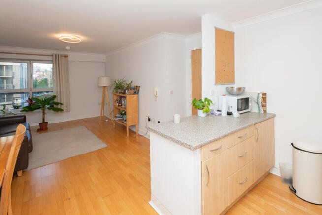 2 bed Flat for sale Image 7