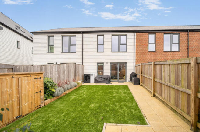 1407106-28-697b6b...