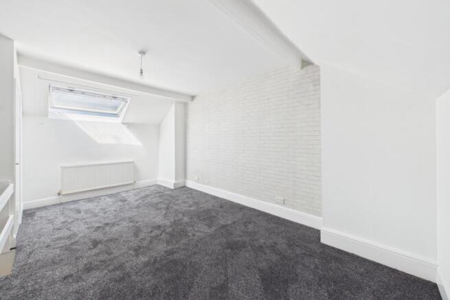 3 bed Terraced to rent Image 9