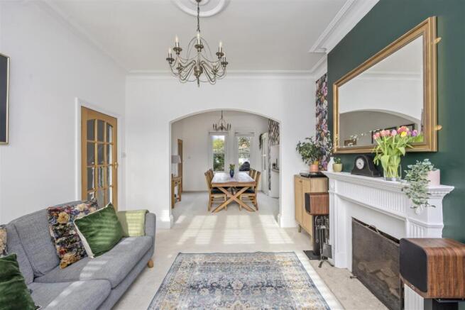 Cissbury Road, 1-003.JPG