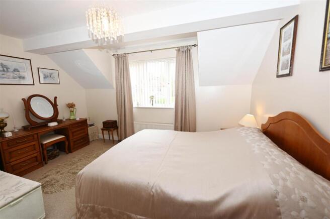 4 bed Detached for sale Image 10