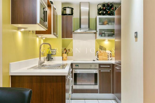 Kitchen (2).jpg