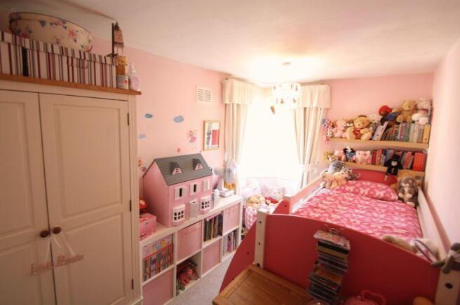 FRONT BEDROOM