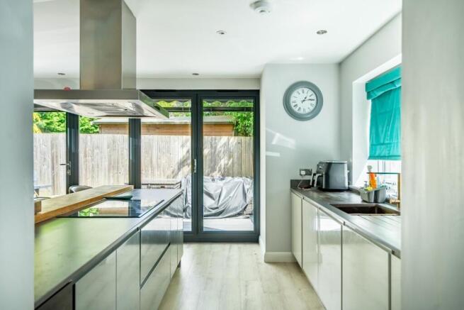 4 bed Detached for sale Image 5