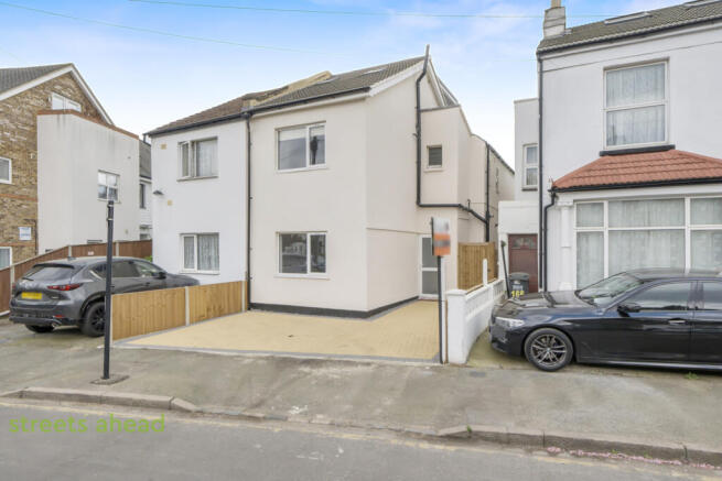 ade35c15-8684-4b4...