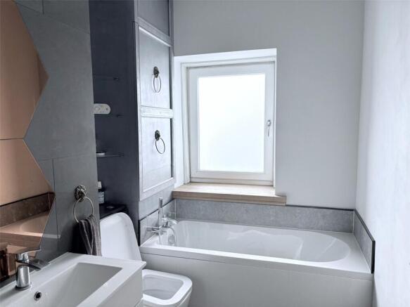 3 bed Terraced for sale Image 9