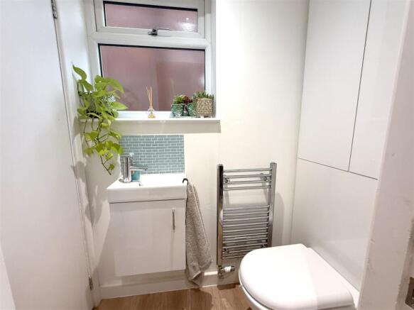 GROUND FLOOR CLOAK ROOM