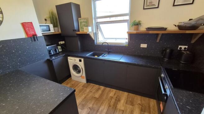 1 bed House Share to rent Image 9