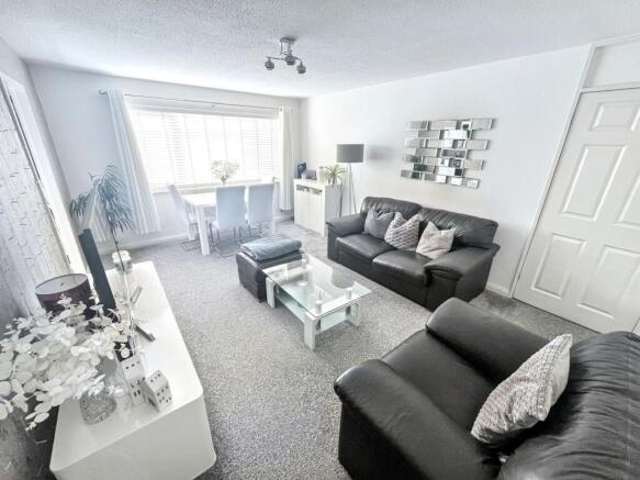 1-bed flat on Pole Lane, Bury, BL9, £105,000