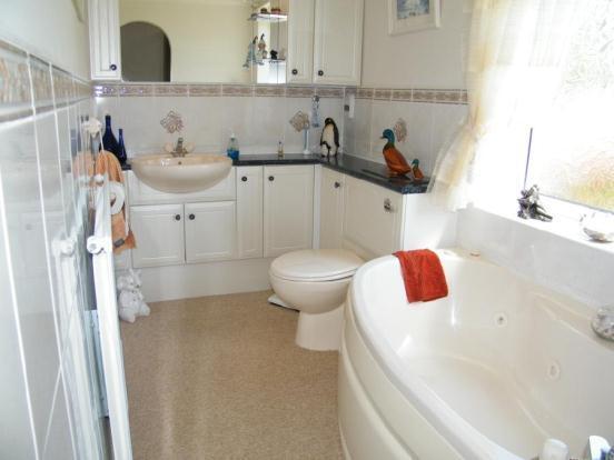Spa Bath White Suite