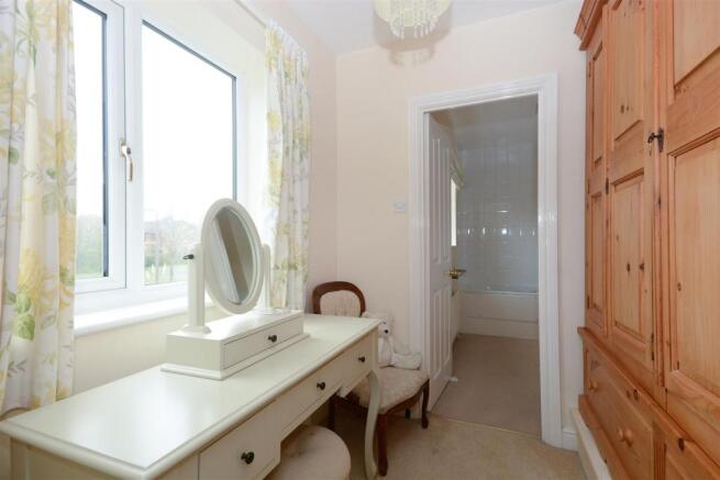 MASTER DRESSING AREA