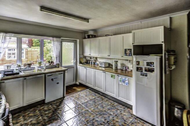 Kitchen / Brea...