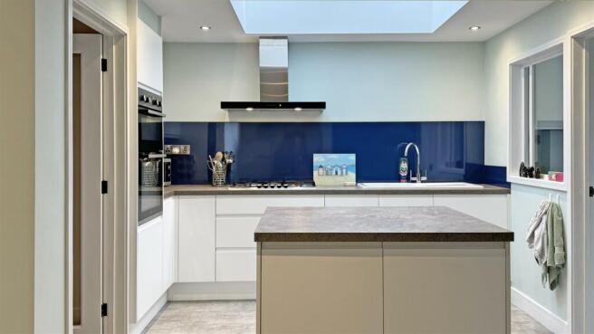 Kitchen 2.jpg