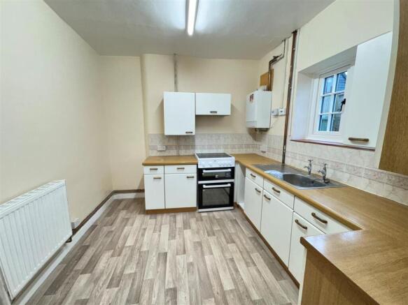 Kitchen 2.jpg