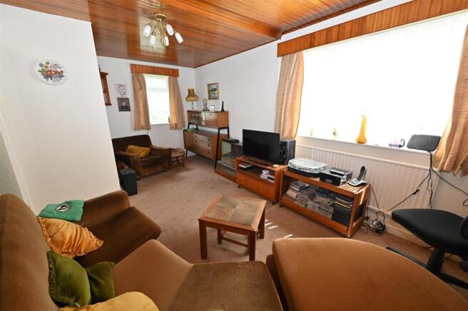 4 bed Detached Bungalow for sale Image 7