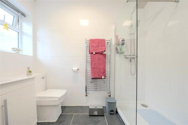 4 bed Bungalow for sale Image 10