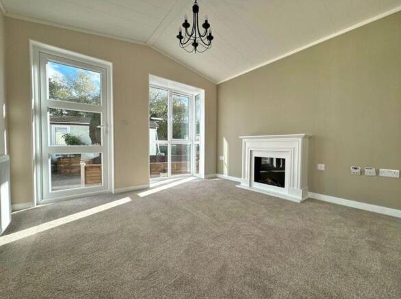 Great value residential park home now available to view photo 4