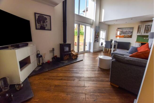 Lounge/Dining Room