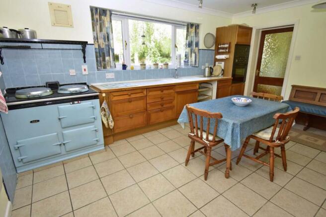 A KITCHEN.JPG