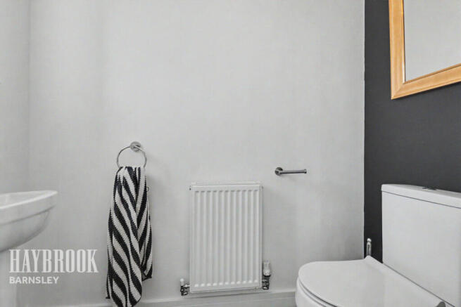 4 bed Detached for sale Image 12