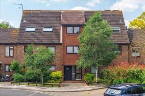 28, Crammond Close, London W6 8QS