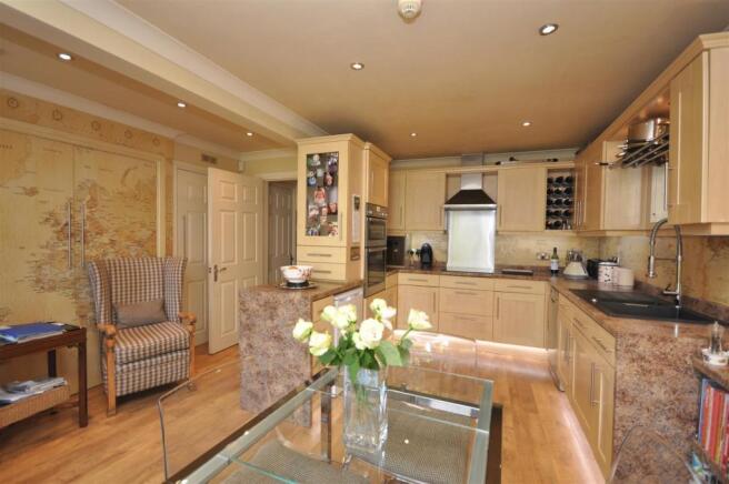 Kitchen/Breakfast Area